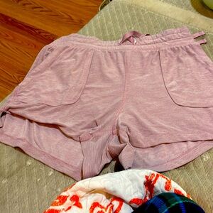 Large velocity shorts, very comfortable and soft, baggy, with draw string